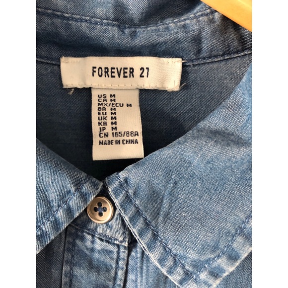 👚 Forever 21 Chambray Button Up - Picture 2 of 3
